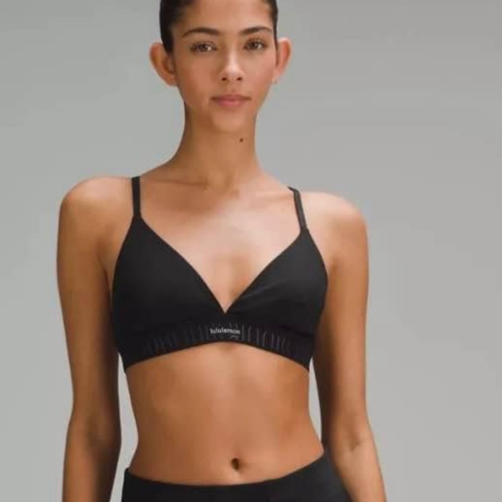 Lululemon License to Train Triangle Bra Light Support, A/B Cup Logo